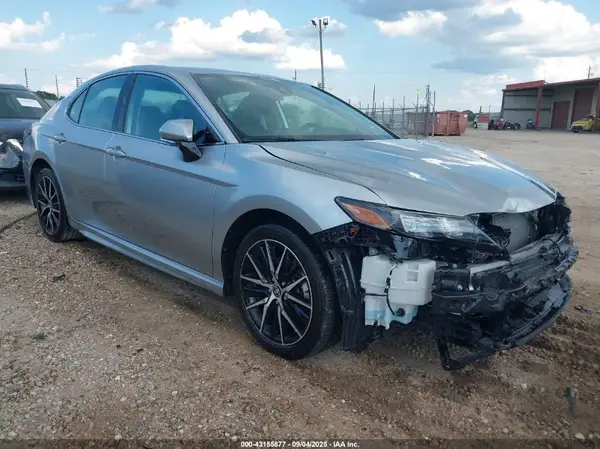 4T1G11AK0RU869829 2024 TOYOTA CAMRY - Image 1
