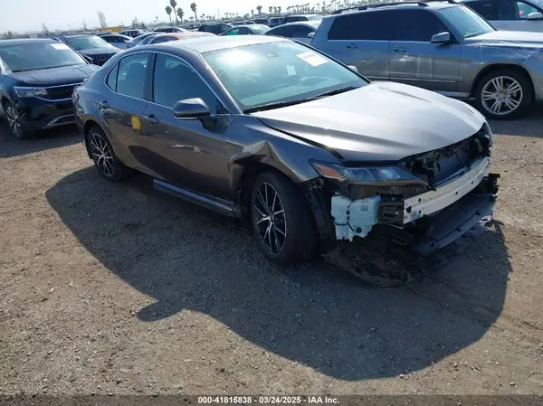 4T1G11AK0RU871158 2024 TOYOTA CAMRY - Image 1