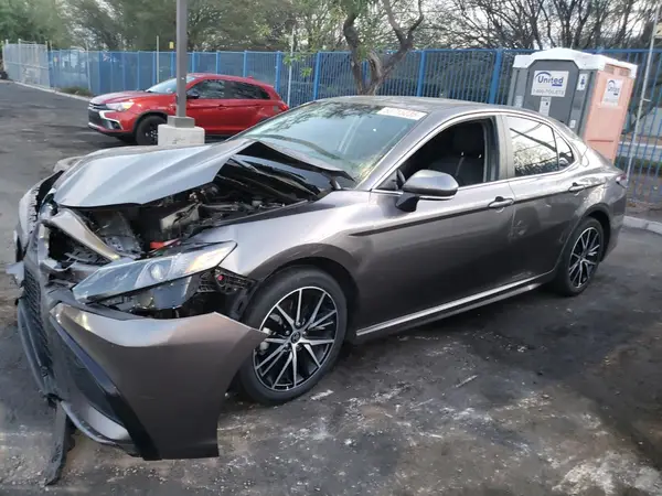 4T1G11AK0RU882029 2024 TOYOTA CAMRY - Image 1