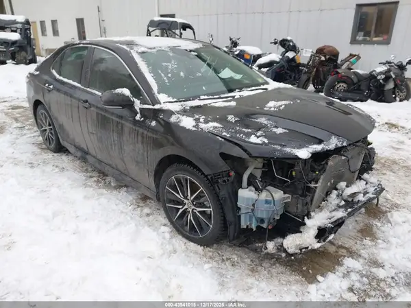 4T1G11AK0RU885190 2024 TOYOTA CAMRY - Image 1