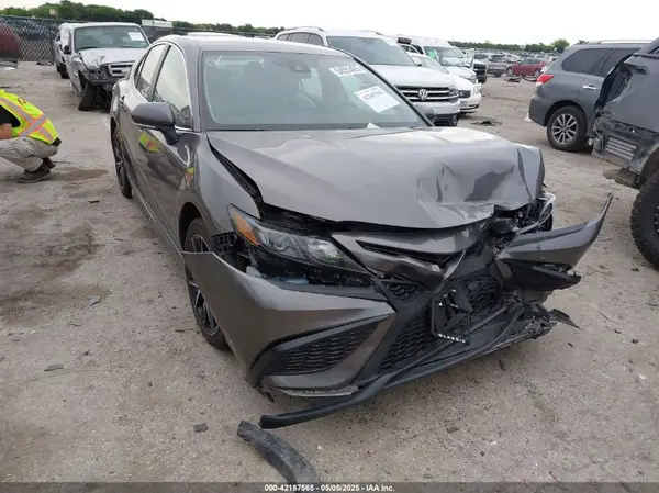4T1G11AK0RU885402 2024 TOYOTA CAMRY - Image 1