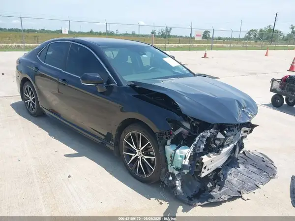 4T1G11AK0RU887800 2024 TOYOTA CAMRY - Image 1