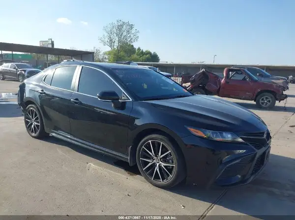 4T1G11AK0RU893015 2024 TOYOTA CAMRY - Image 1