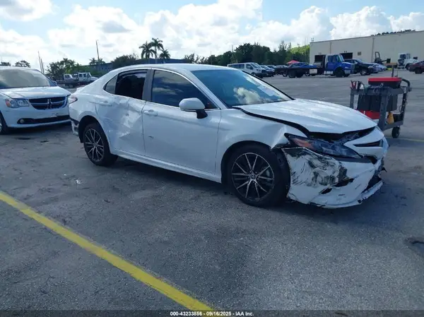 4T1G11AK0RU906832 2024 TOYOTA CAMRY - Image 1
