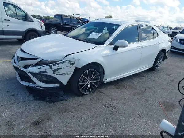 4T1G11AK0RU906832 2024 TOYOTA CAMRY - Image 2