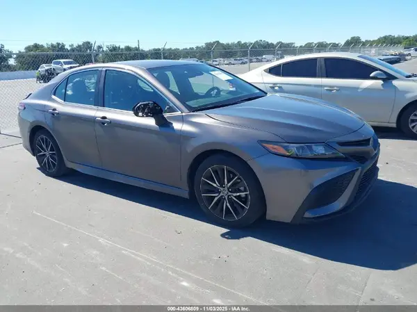 4T1G11AK0RU908693 2024 TOYOTA CAMRY - Image 1
