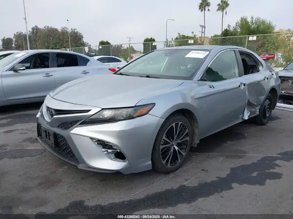 4T1G11AK1LU311821 2020 TOYOTA CAMRY - Image 2