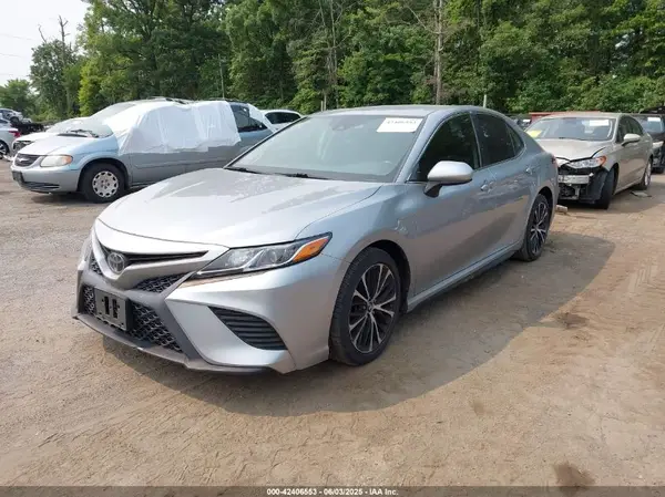 4T1G11AK1LU318901 2020 TOYOTA CAMRY - Image 2