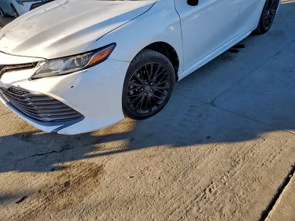 4T1G11AK1LU322396 2020 TOYOTA CAMRY - Image 1