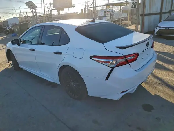 4T1G11AK1LU322396 2020 TOYOTA CAMRY - Image 2