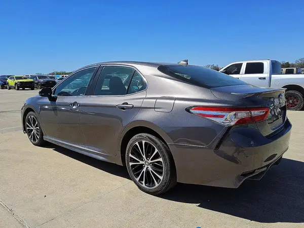 4T1G11AK1LU326044 2020 TOYOTA CAMRY - Image 2