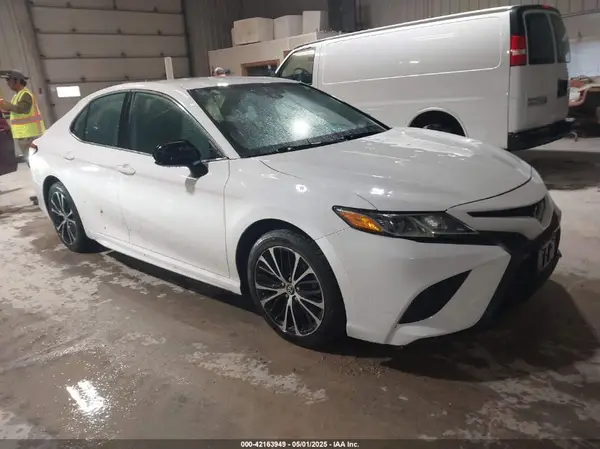 4T1G11AK1LU326528 2020 TOYOTA CAMRY - Image 1