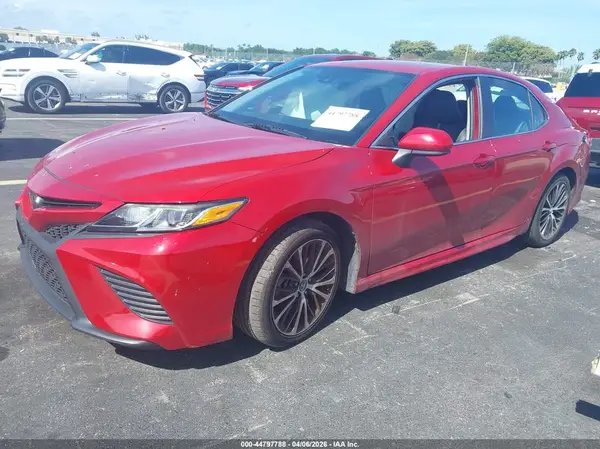 4T1G11AK1LU330384 2020 TOYOTA CAMRY - Image 2