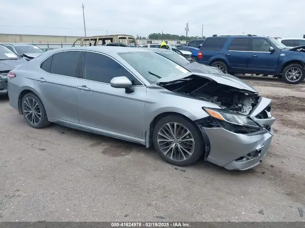 4T1G11AK1LU331180 2020 TOYOTA CAMRY - Image 1