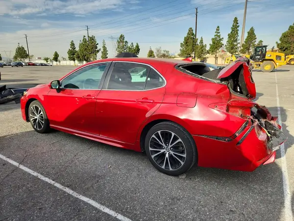 4T1G11AK1LU339621 2020 TOYOTA CAMRY - Image 2