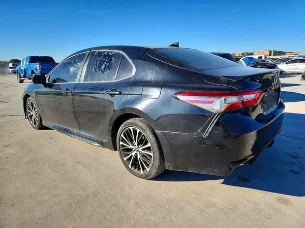 4T1G11AK1LU340980 2020 TOYOTA CAMRY - Image 2