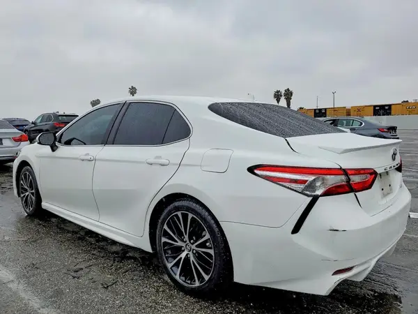 4T1G11AK1LU355012 2020 TOYOTA CAMRY - Image 2
