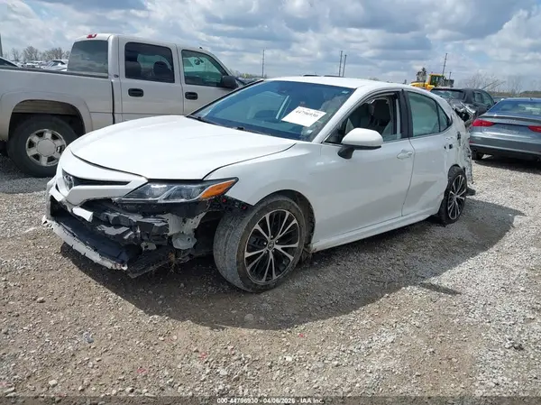 4T1G11AK1LU501831 2020 TOYOTA CAMRY - Image 2