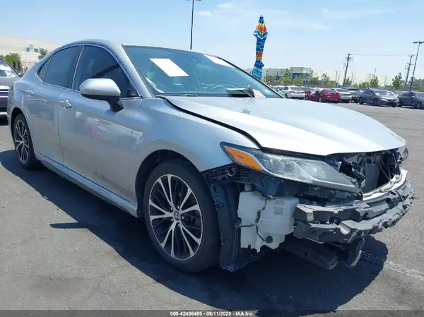 4T1G11AK1LU887571 2020 TOYOTA CAMRY - Image 1