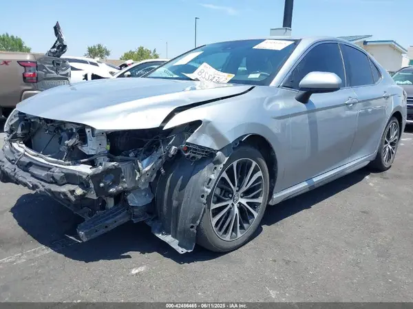4T1G11AK1LU887571 2020 TOYOTA CAMRY - Image 2