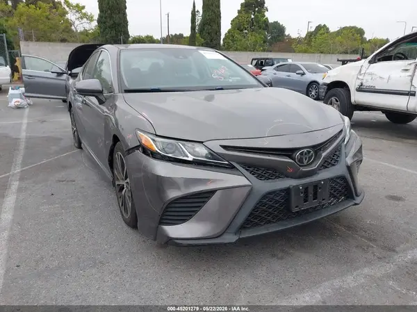 4T1G11AK1LU898747 2020 TOYOTA CAMRY - Image 1