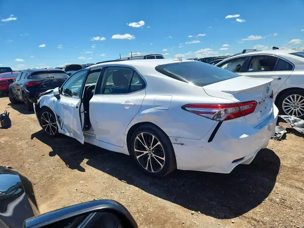 4T1G11AK1LU903655 2020 TOYOTA CAMRY - Image 2