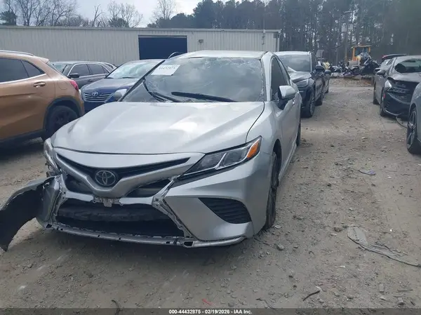 4T1G11AK1LU930385 2020 TOYOTA CAMRY - Image 2