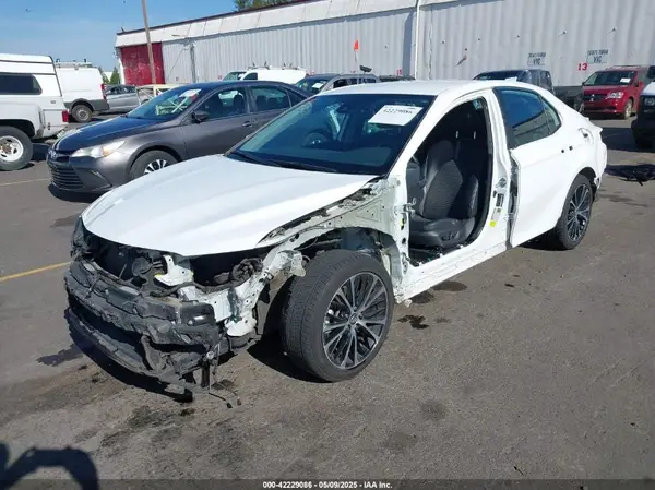 4T1G11AK1LU935036 2020 TOYOTA CAMRY - Image 2