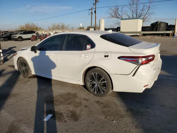 4T1G11AK1LU941970 2020 TOYOTA CAMRY - Image 2