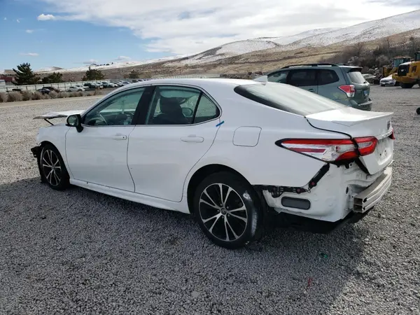 4T1G11AK1LU942679 2020 TOYOTA CAMRY - Image 2
