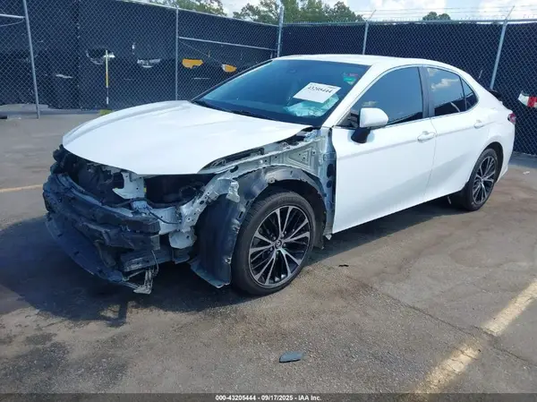 4T1G11AK1LU943394 2020 TOYOTA CAMRY - Image 2