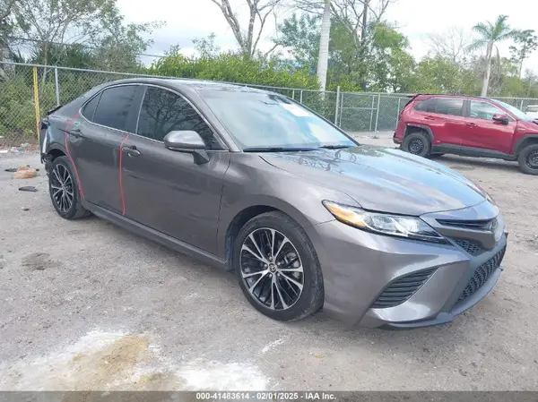 4T1G11AK1LU956193 2020 TOYOTA CAMRY - Image 1