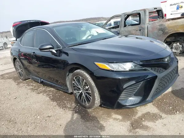 4T1G11AK1LU956307 2020 TOYOTA CAMRY - Image 1