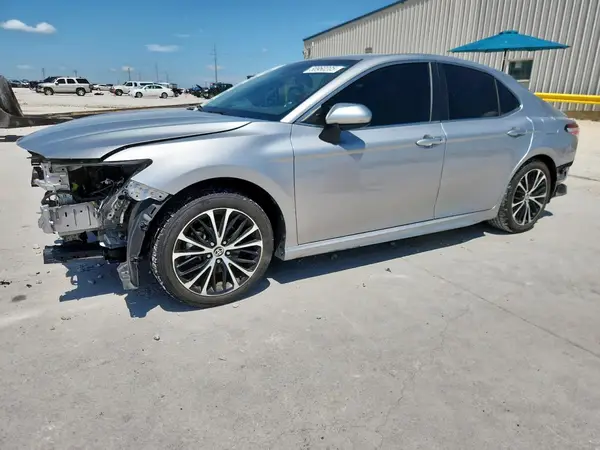 4T1G11AK1LU957814 2020 TOYOTA CAMRY - Image 1