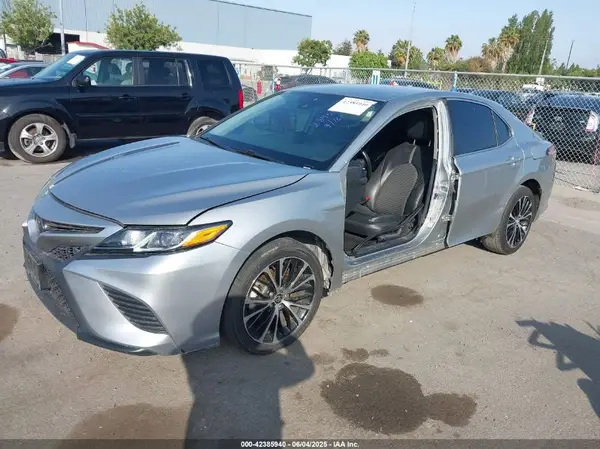4T1G11AK1LU977495 2020 TOYOTA CAMRY - Image 2