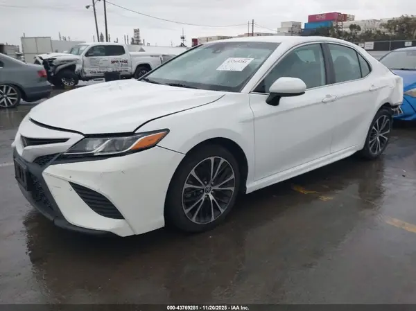 4T1G11AK1LU981207 2020 TOYOTA CAMRY - Image 2