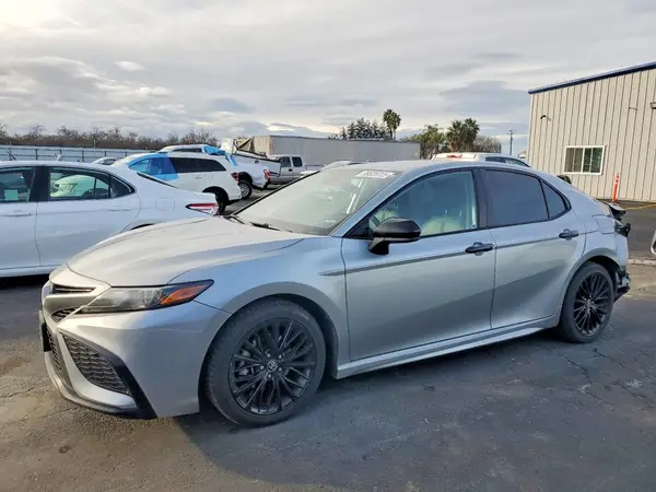 4T1G11AK1MU402363 2021 TOYOTA CAMRY - Image 1