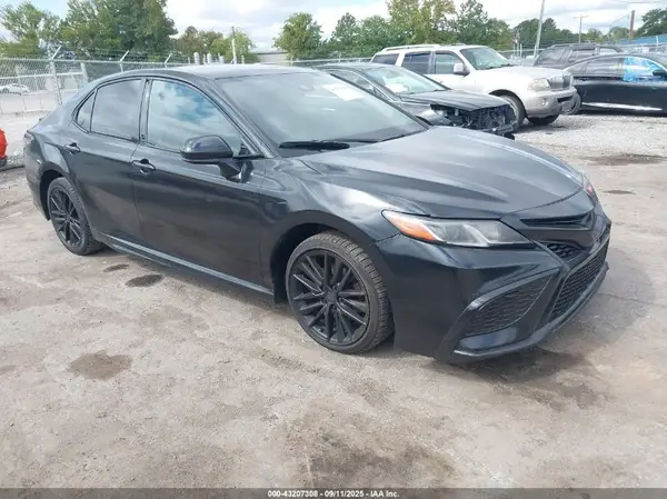 4T1G11AK1MU403500 2021 TOYOTA CAMRY - Image 1