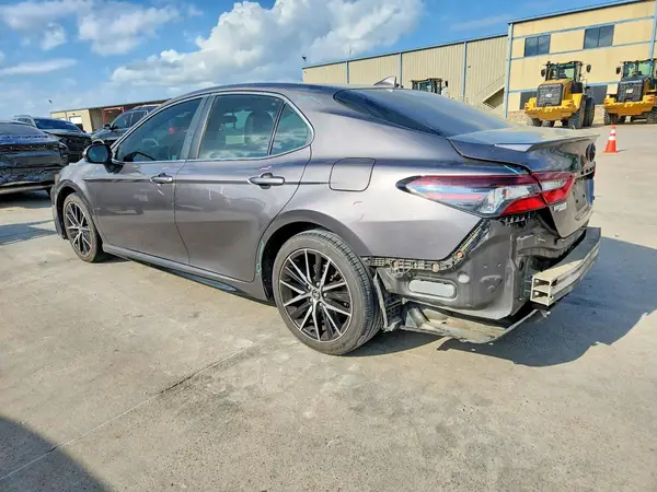 4T1G11AK1MU406428 2021 TOYOTA CAMRY - Image 2