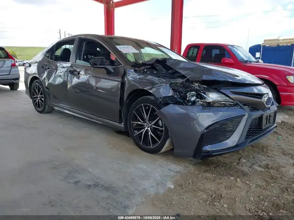 4T1G11AK1MU410981 2021 TOYOTA CAMRY - Image 1