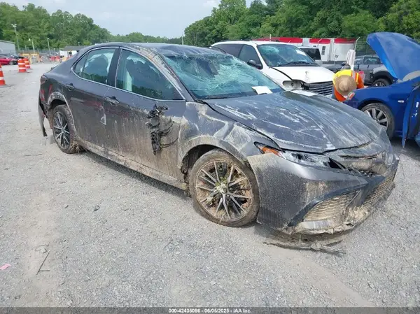 4T1G11AK1MU413380 2021 TOYOTA CAMRY - Image 1