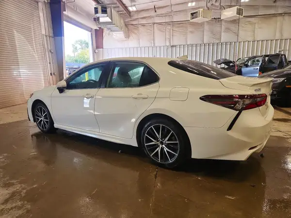 4T1G11AK1MU413749 2021 TOYOTA CAMRY - Image 2