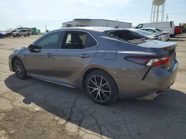 4T1G11AK1MU413895 2021 TOYOTA CAMRY - Image 2