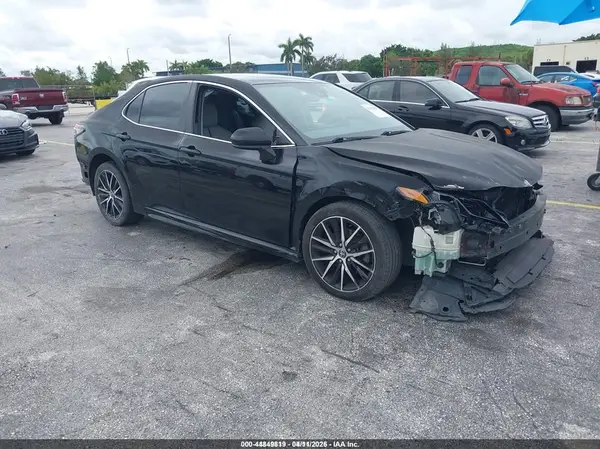 4T1G11AK1MU416022 2021 TOYOTA CAMRY - Image 1