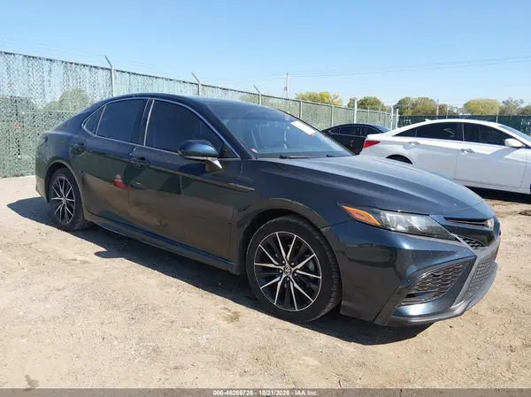 4T1G11AK1MU417302 2021 TOYOTA CAMRY - Image 1