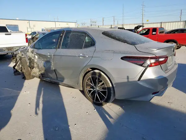 4T1G11AK1MU420328 2021 TOYOTA CAMRY - Image 2