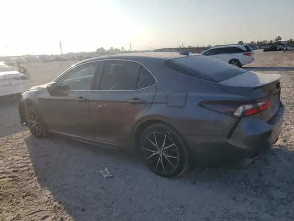 4T1G11AK1MU422418 2021 TOYOTA CAMRY - Image 2