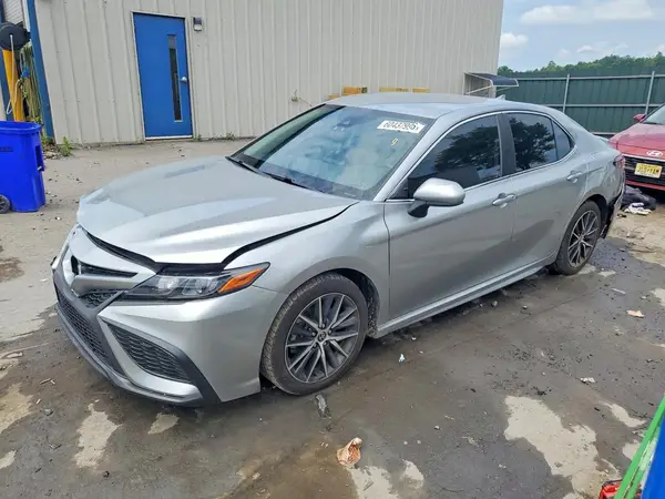 4T1G11AK1MU426081 2021 TOYOTA CAMRY - Image 1
