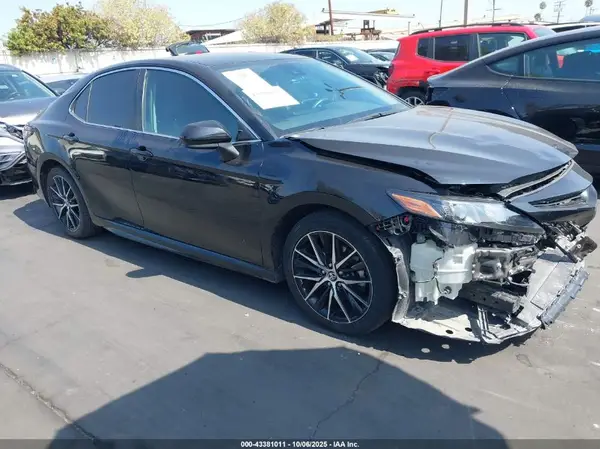 4T1G11AK1MU426257 2021 TOYOTA CAMRY - Image 1