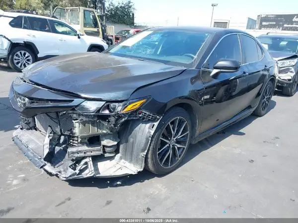 4T1G11AK1MU426257 2021 TOYOTA CAMRY - Image 2
